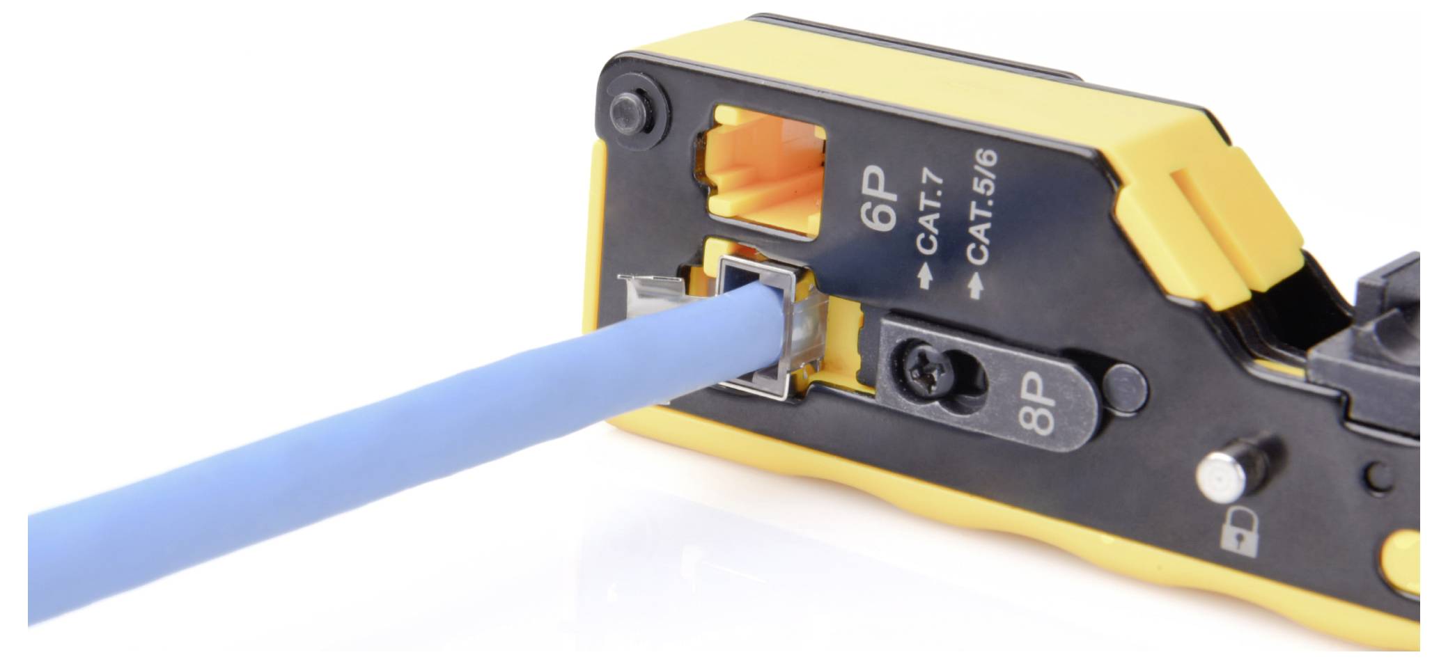 Ein gelbes Crimpwerkzeug, das einen blauen Netzwerkstecker verbindet. Text '6P' und 'CAT-5/8' deutet auf Kompatibilität hin.