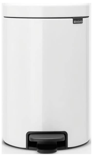 Ein weißer, runder Pedal-Mülleimer mit geschlossenem Deckel. Die Marke des Eimers ist leicht erkennbar.