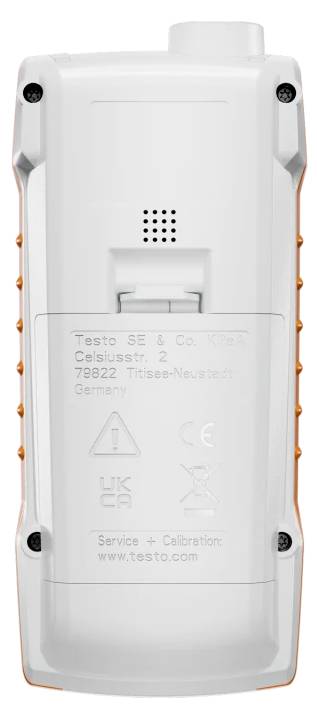 Rückseite eines weißen elektronischen Geräts mit Herstellerinformationen, Modellnummer und Kontaktangaben.