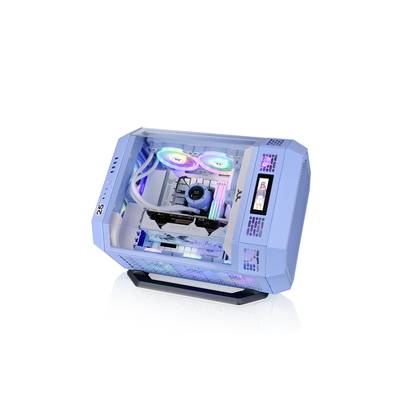 Ein blauer, rechteckiger Computer mit sichtbaren internen Komponenten und RGB-Beleuchtung, platziert in einem leicht schrägen Winkel.