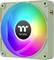 Ein quadratischer Computerlüfter mit RGB-Beleuchtung, der in verschiedenen Farben leuchtet. In der Mitte ist das Logo von Thermaltake.