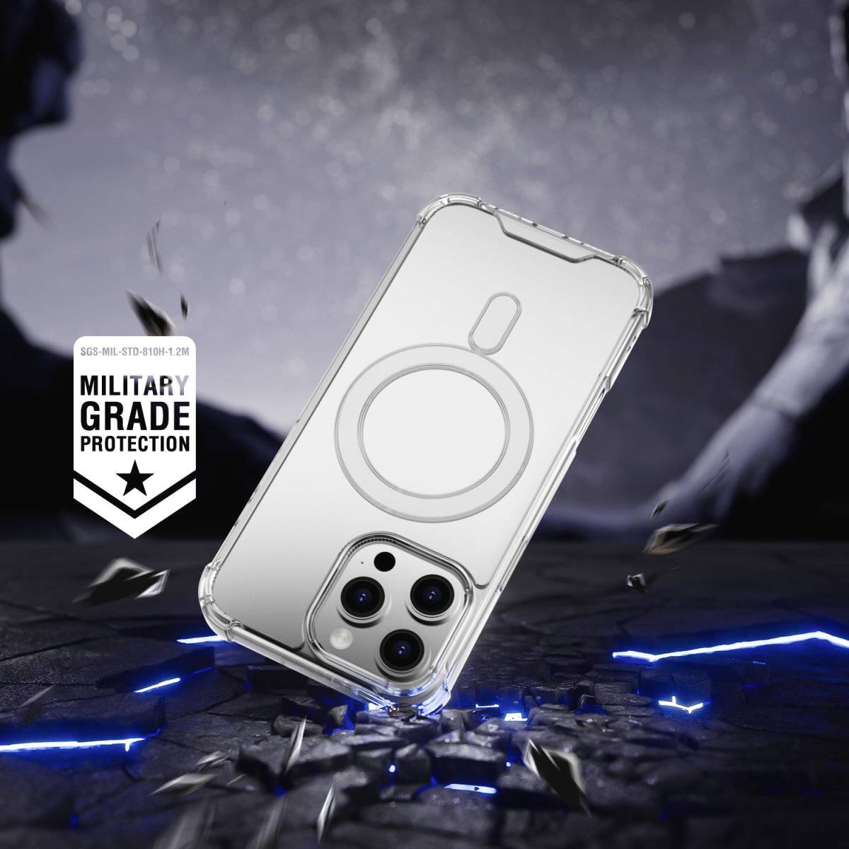 Handyhülle zeigt 'Military Grade Protection' für robusten Schutz. Hintergrund: zerklüftete Landschaft, Bruchstücke fliegen umher.