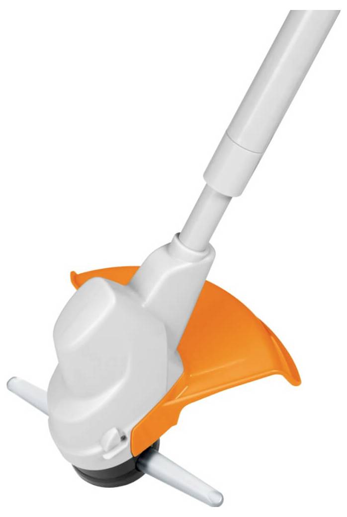 Ein weißer Rasentrimmer mit orangefarbenem Schutz. Das Gerät hat einen langen Griff und ist für das Trimmen von Gras gedacht.