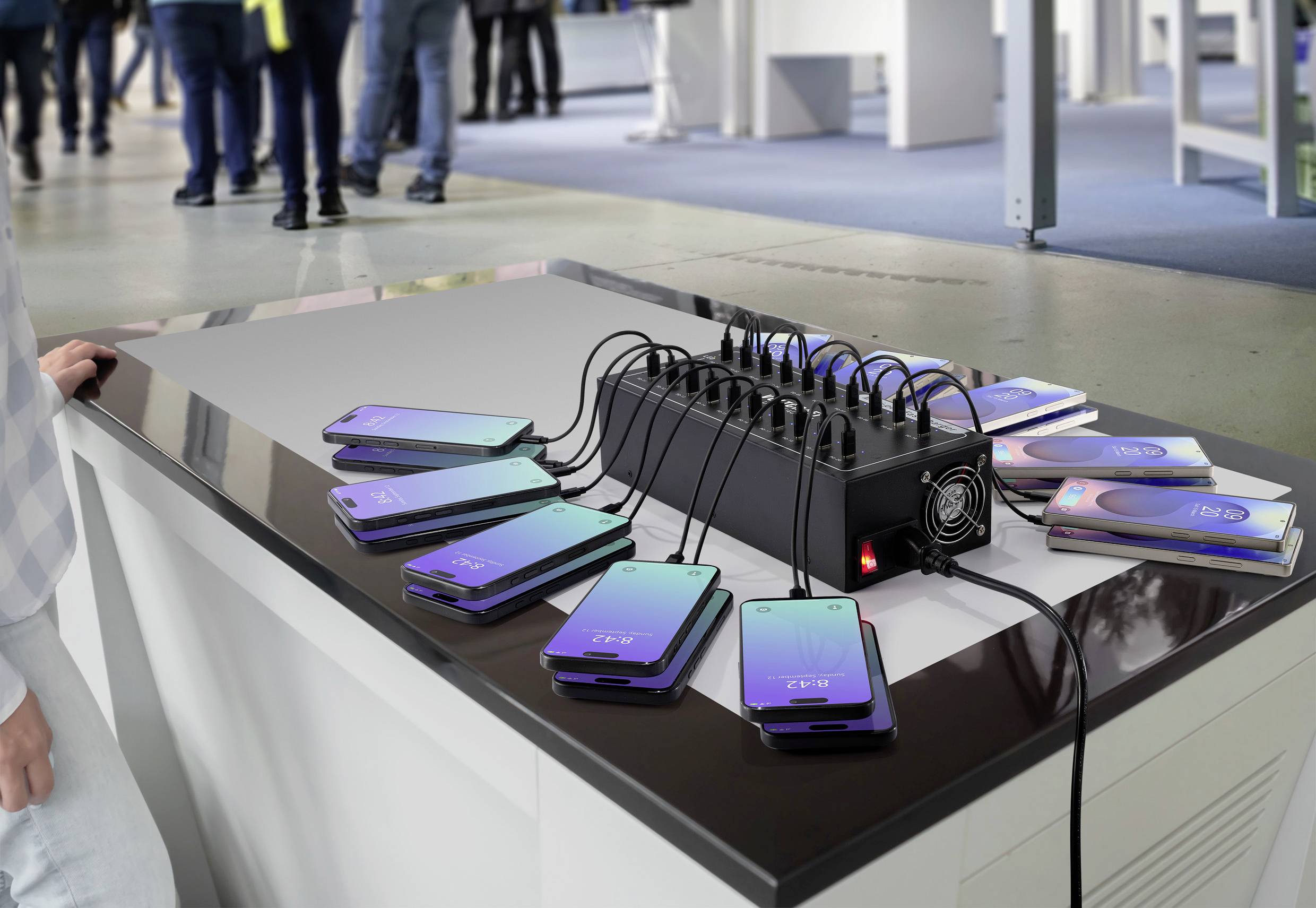 USB-Ladestation, 400 W, mit 20 USB-C® Anschlüssen