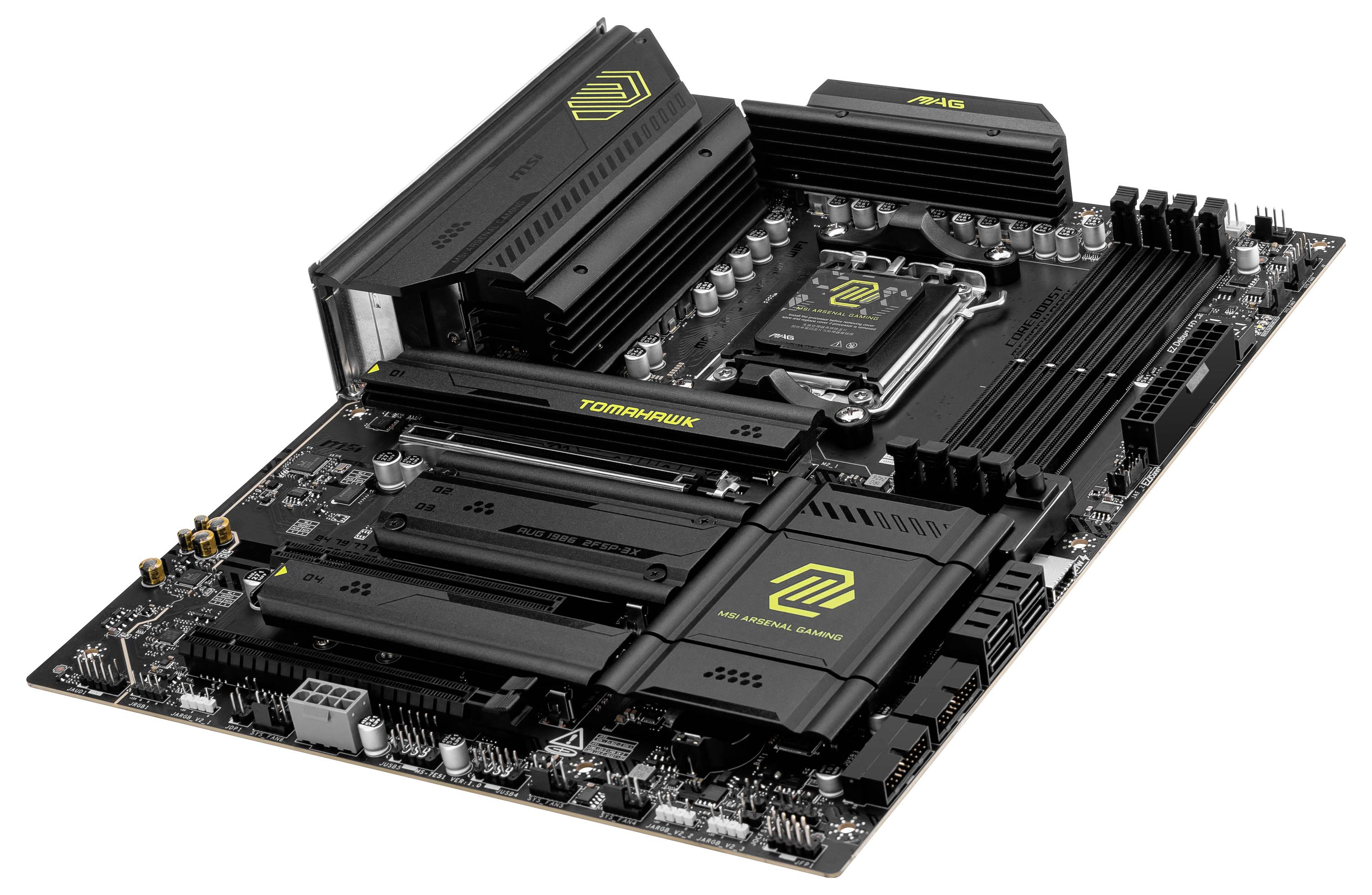 Schwarzes Computer-Mainboard mit mehreren Steckplätzen und Kühlkörpern in einem Winkel fotografiert. Herstellerlogo in der Ecke.
