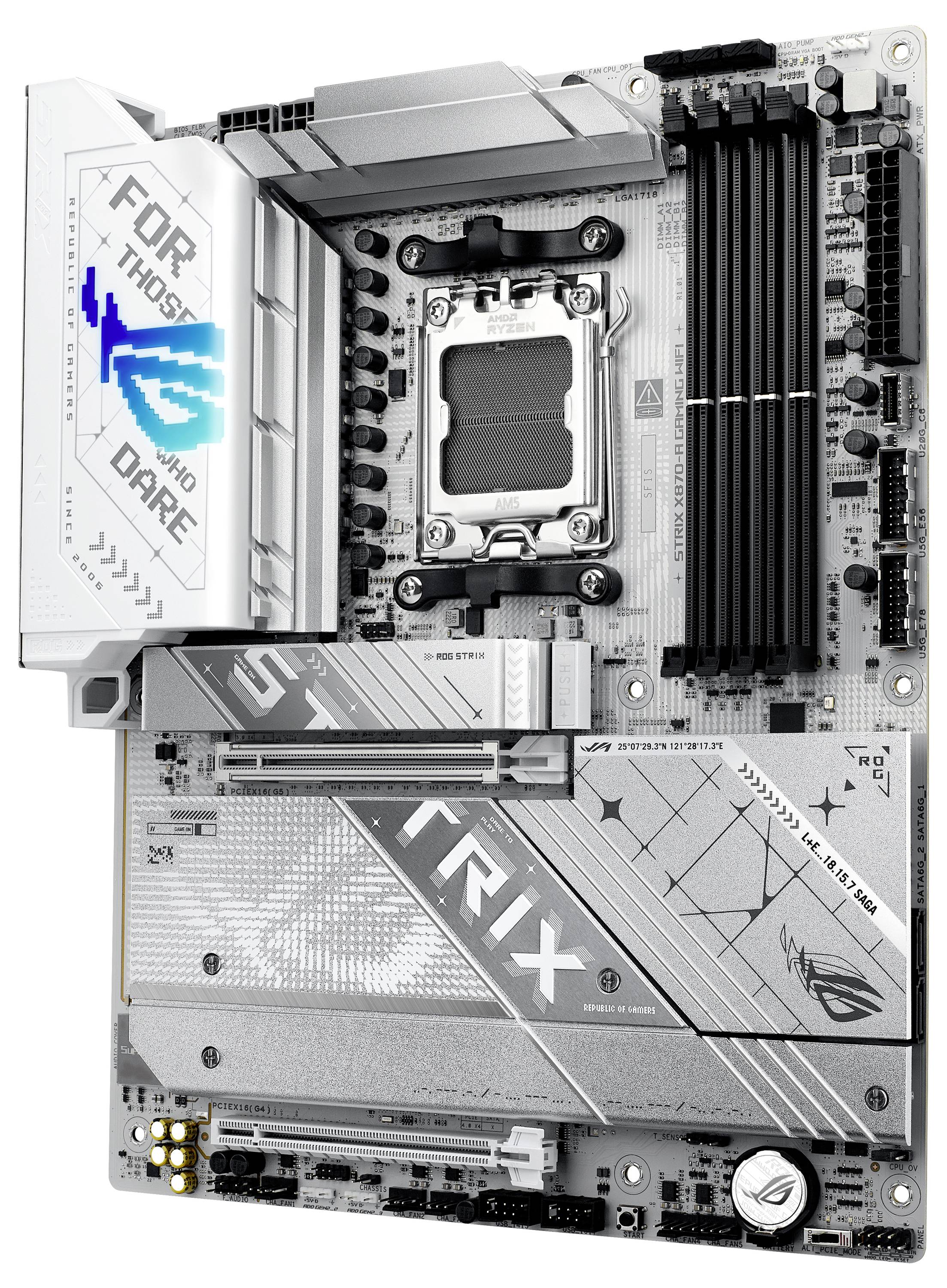 Mainboard mit silbernem Design, Sockel und zahlreichen Anschlüssen. Links oben leuchtet Text 'FOR THOSE WHO DARE'. Geeignet für Gaming-PCs.
