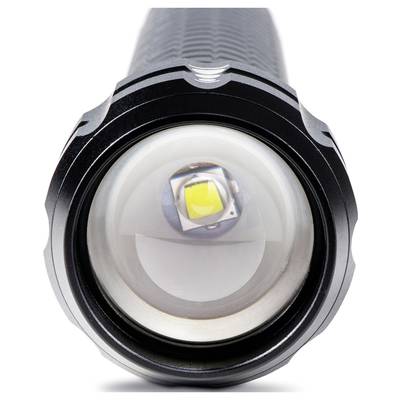 Eine Nahaufnahme der Vorderseite einer LED-Taschenlampe mit sichtbarem Leuchtmittel in der Mitte.