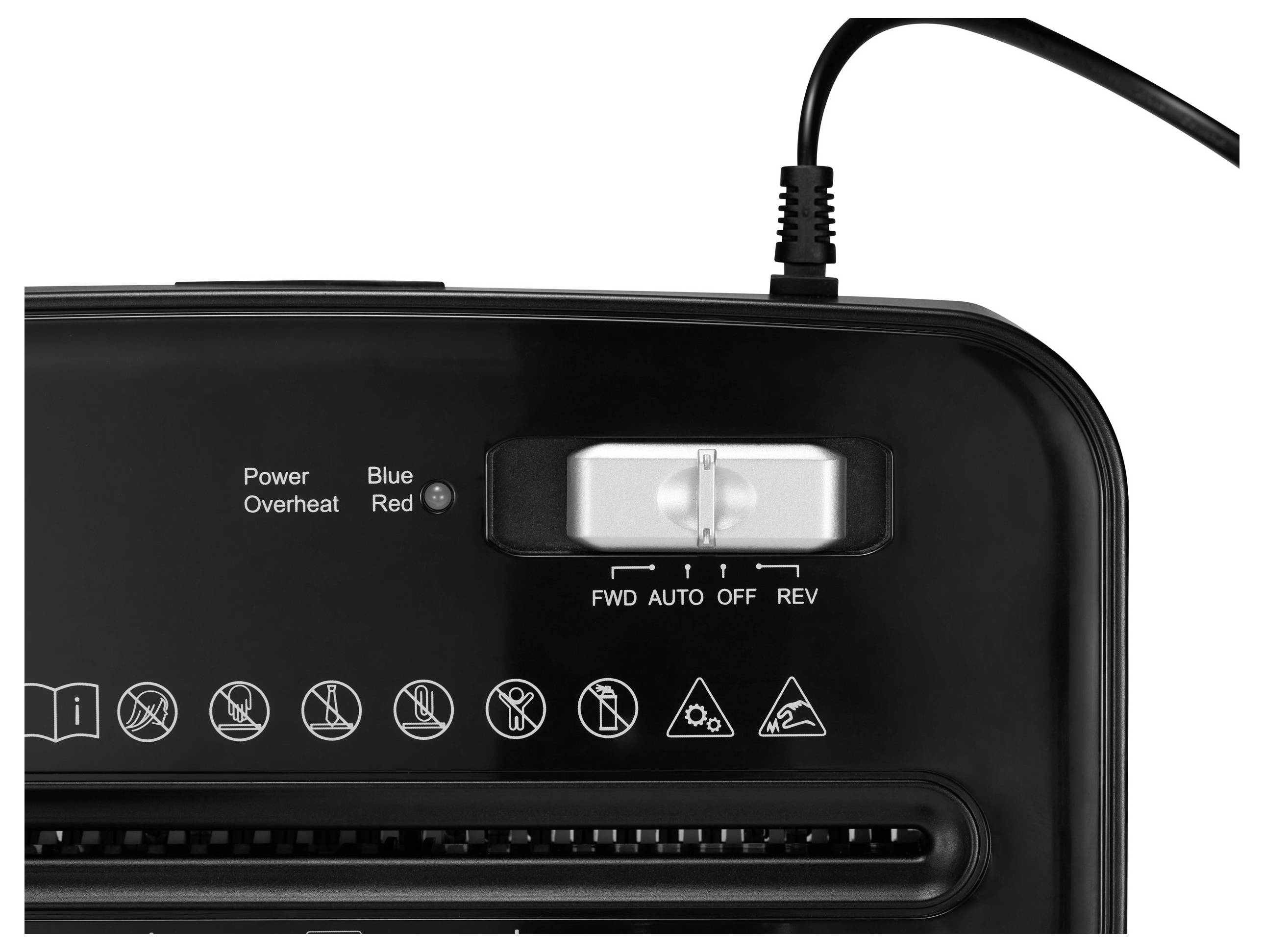 Papierschredder mit Steuerknopf auf AUTO, Ein-/Ausschalter, Symbole zur Bedienungssicherheit und eingestecktem Stromkabel.