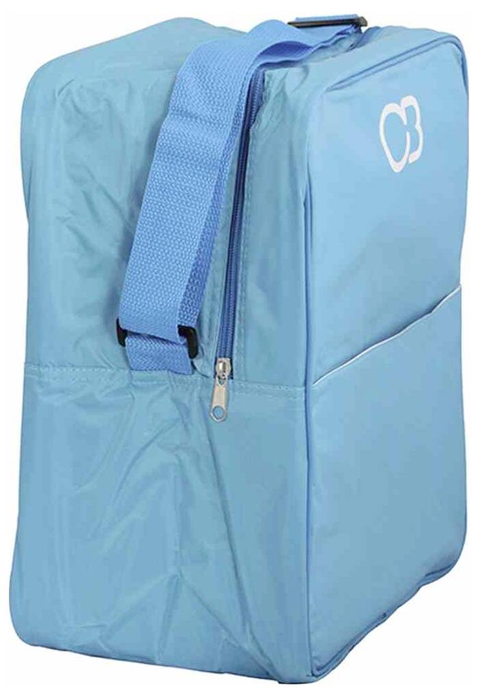 Eine hellblaue Tasche mit Schulterriemen und Reißverschluss. Sie hat ein weißes Logo darauf.