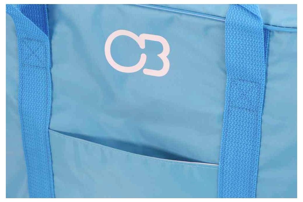 Blaue Tasche mit einem weißen 'C3'-Logo auf der Vorderseite.