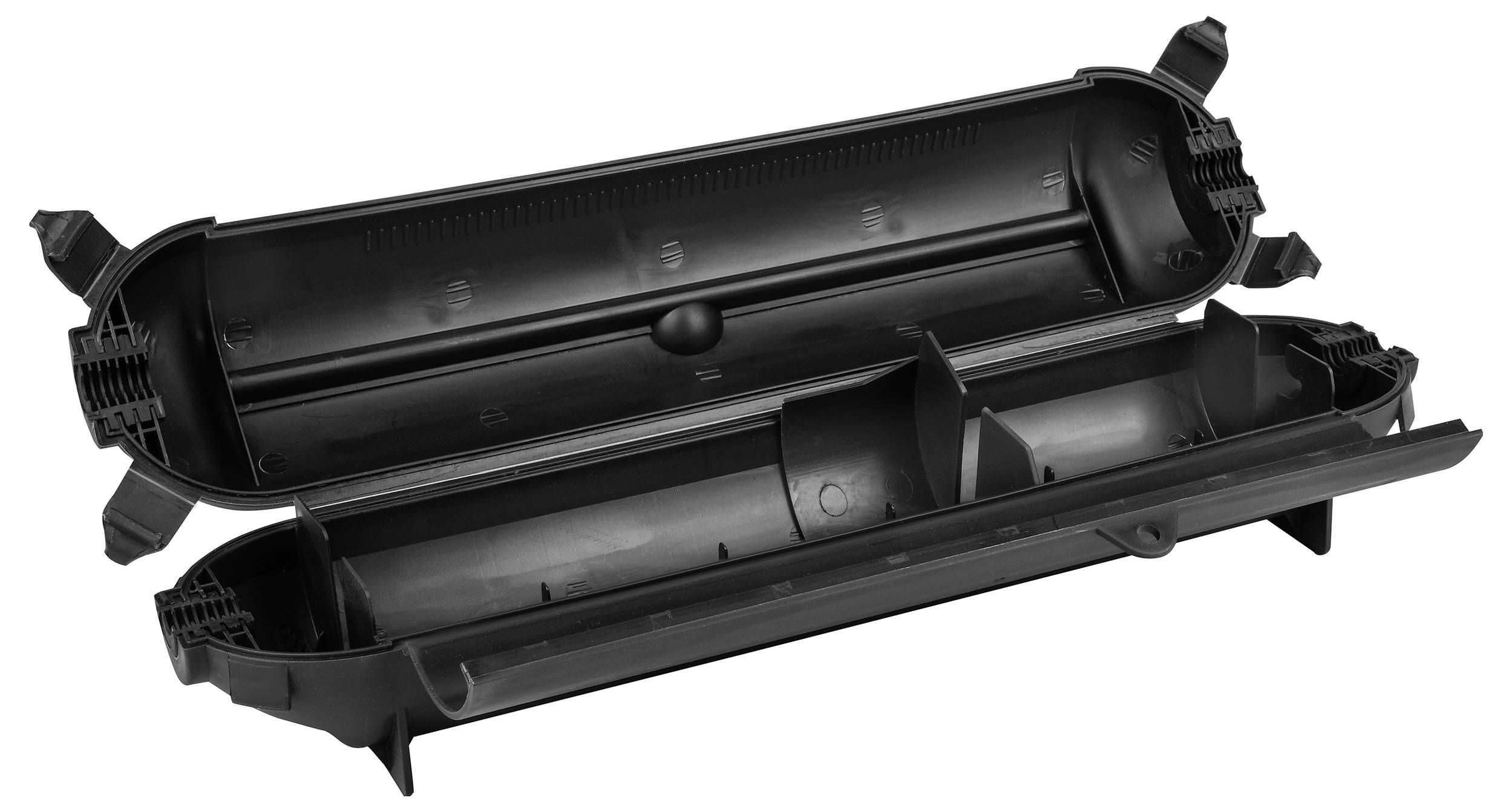 Geöffnete schwarze Autodachbox mit mehreren Befestigungsstellen, geeignet für die Aufbewahrung von Gepäck oder Sportausrüstung.