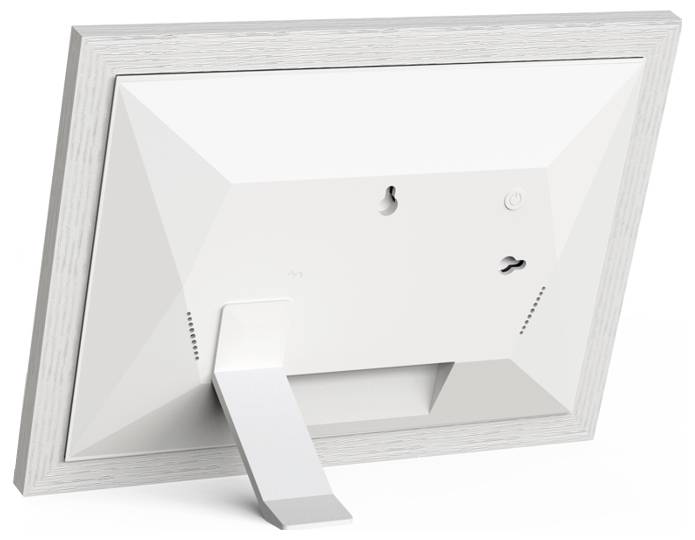 Ein digitaler Bilderrahmen in Silber mit Standfuß, Rückansicht. Zeigt Befestigungspunkte und Lautsprecheröffnungen.