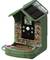 Ein grünes Vogelfutterhaus mit Solarpanel, Bewegungssensor und Kamera zur Vogelbeobachtung. Enthält Futterspender mit roten Öffnungen.