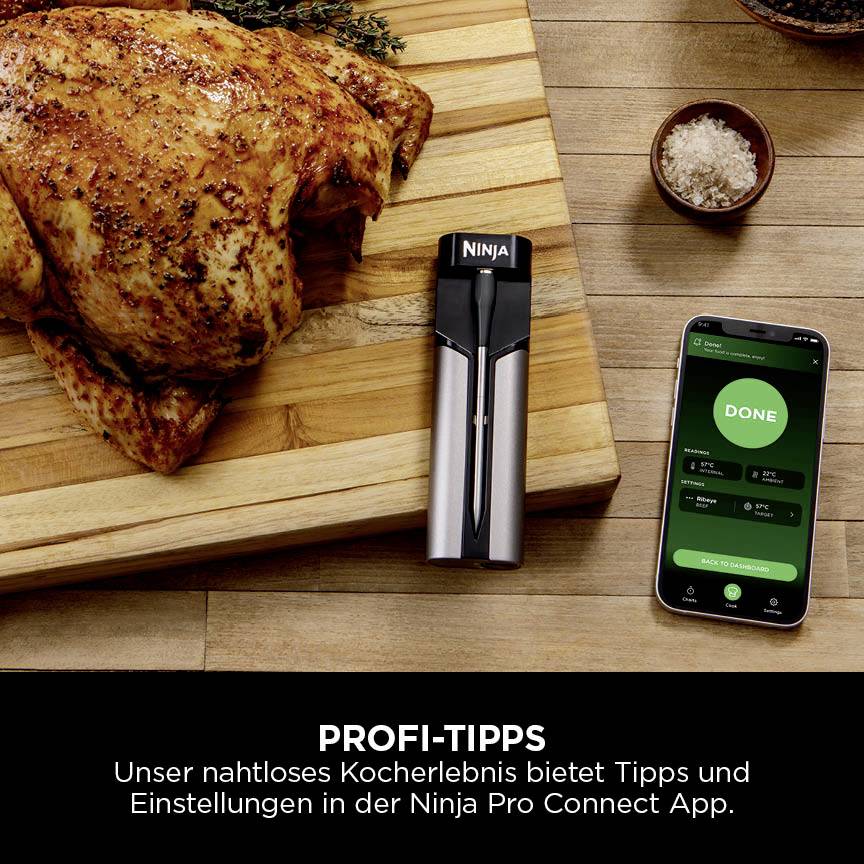 Küchenbrett mit gebratenem Hühnchen, daneben ein Fleischthermometer und ein Smartphone mit geöffneter Koch-App. Texthinweis: 'Profi-Tipps'.