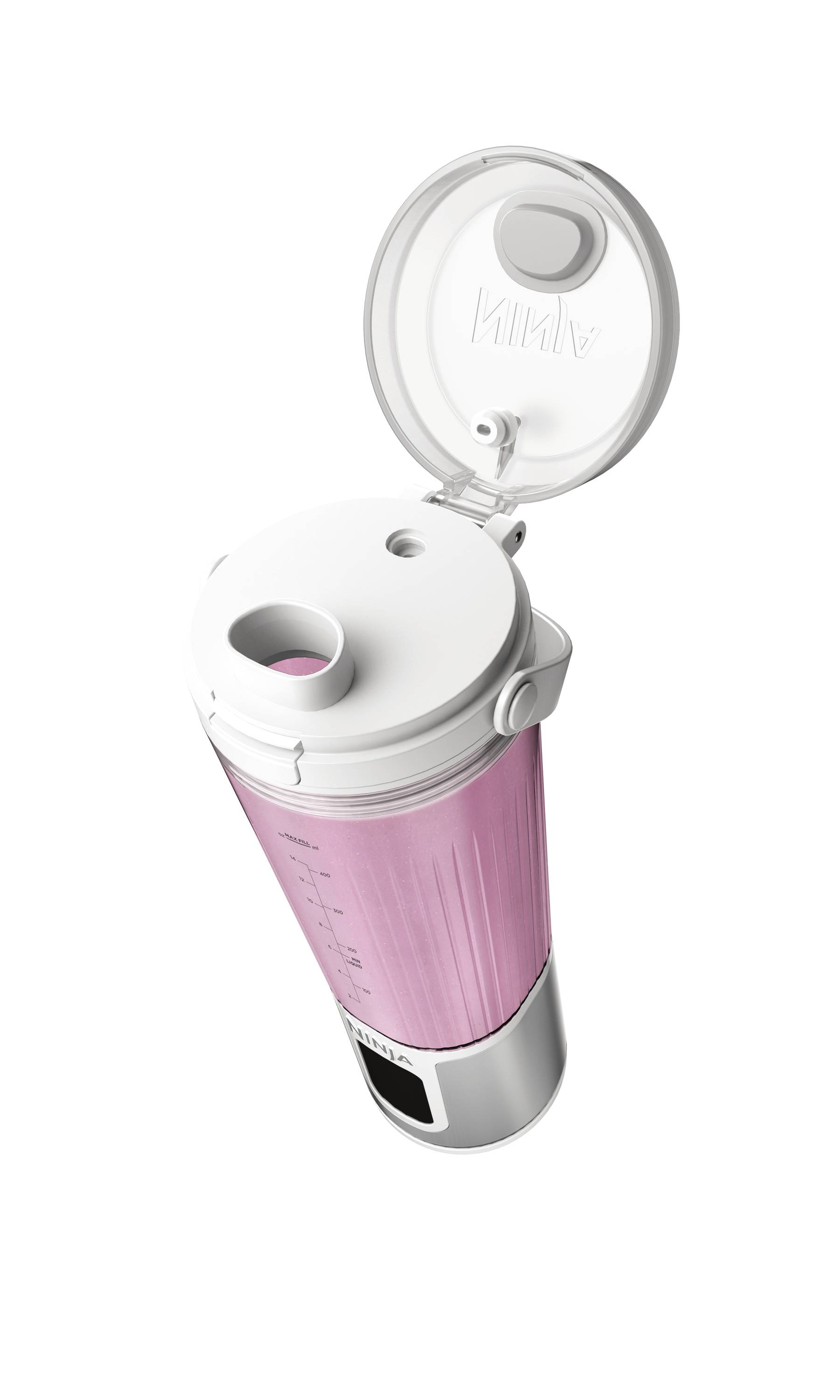 Ein rosa Shaker-Becher mit Messskala und klappbarem Deckel, geöffnet und in vertikaler Position gezeigt.