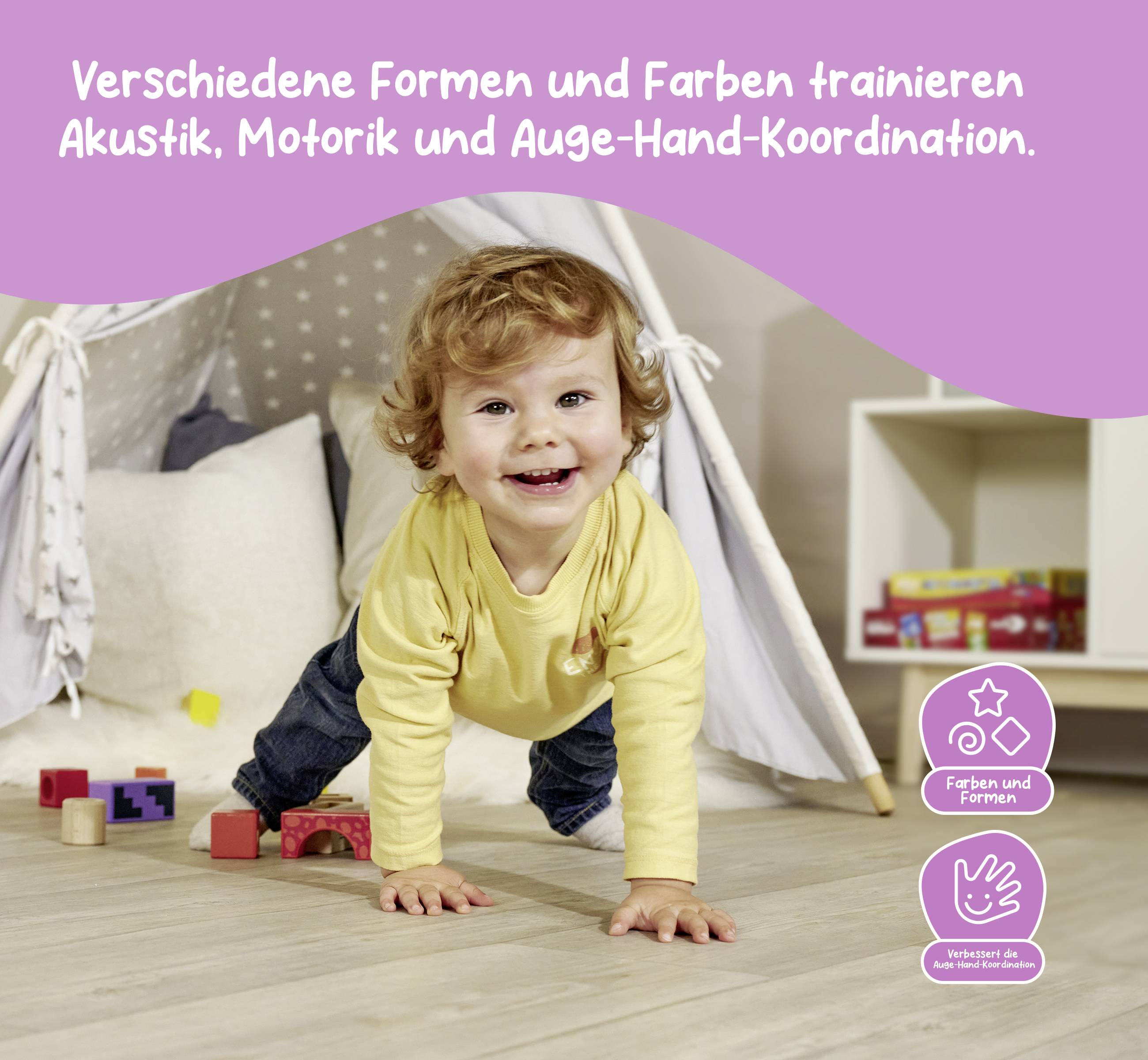 Ein Kleinkind krabbelt vor einem Spielzelt, umgeben von bunten Bauklötzen. Text oben: 'Verschiedene Formen und Farben trainieren Akustik, Motorik und Auge-Hand-Koordination.'