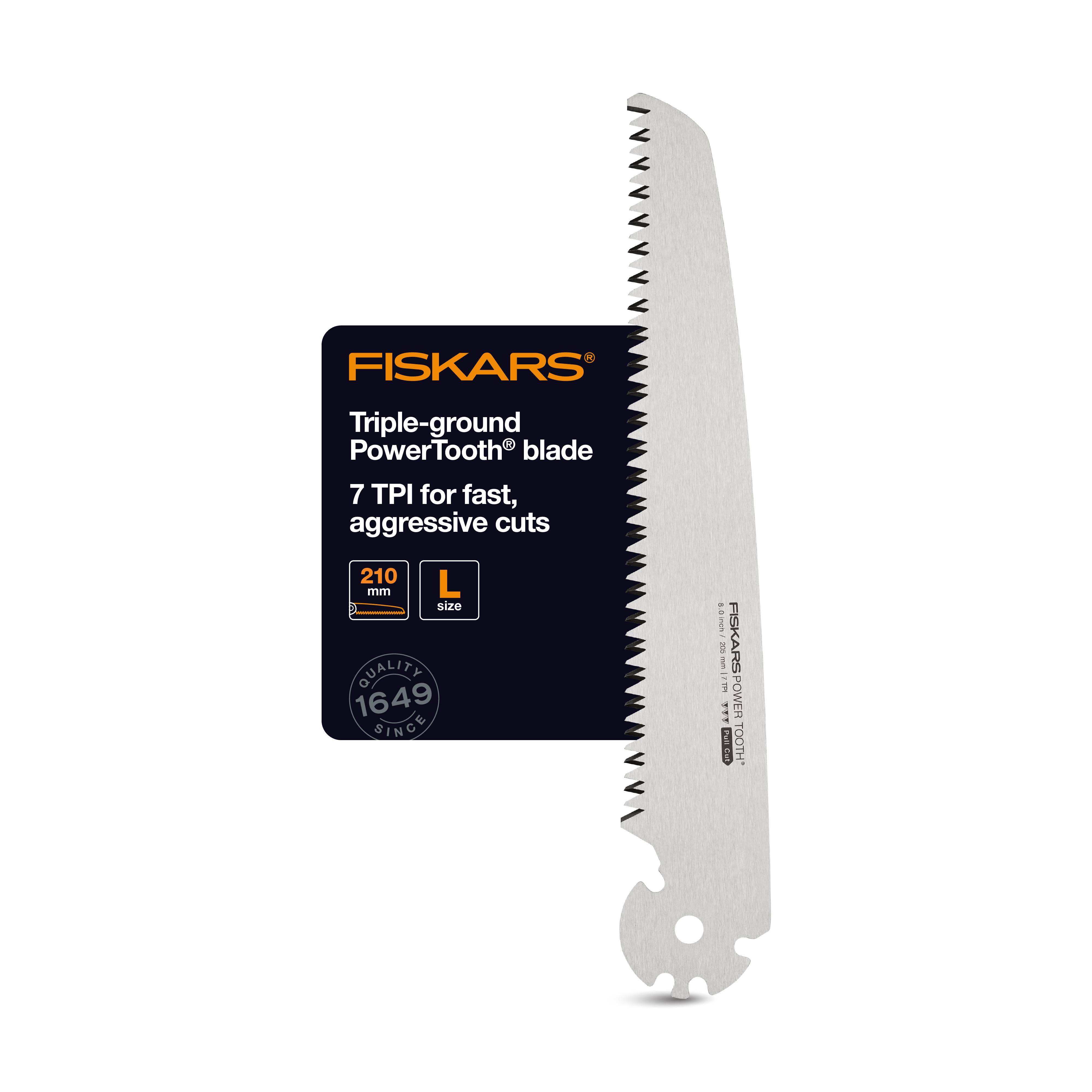Sägeklinge von Fiskars mit 'Triple-ground PowerTooth'-Technologie und 7 Zähne pro Zoll, geeignet für schnelle, aggressive Schnitte.