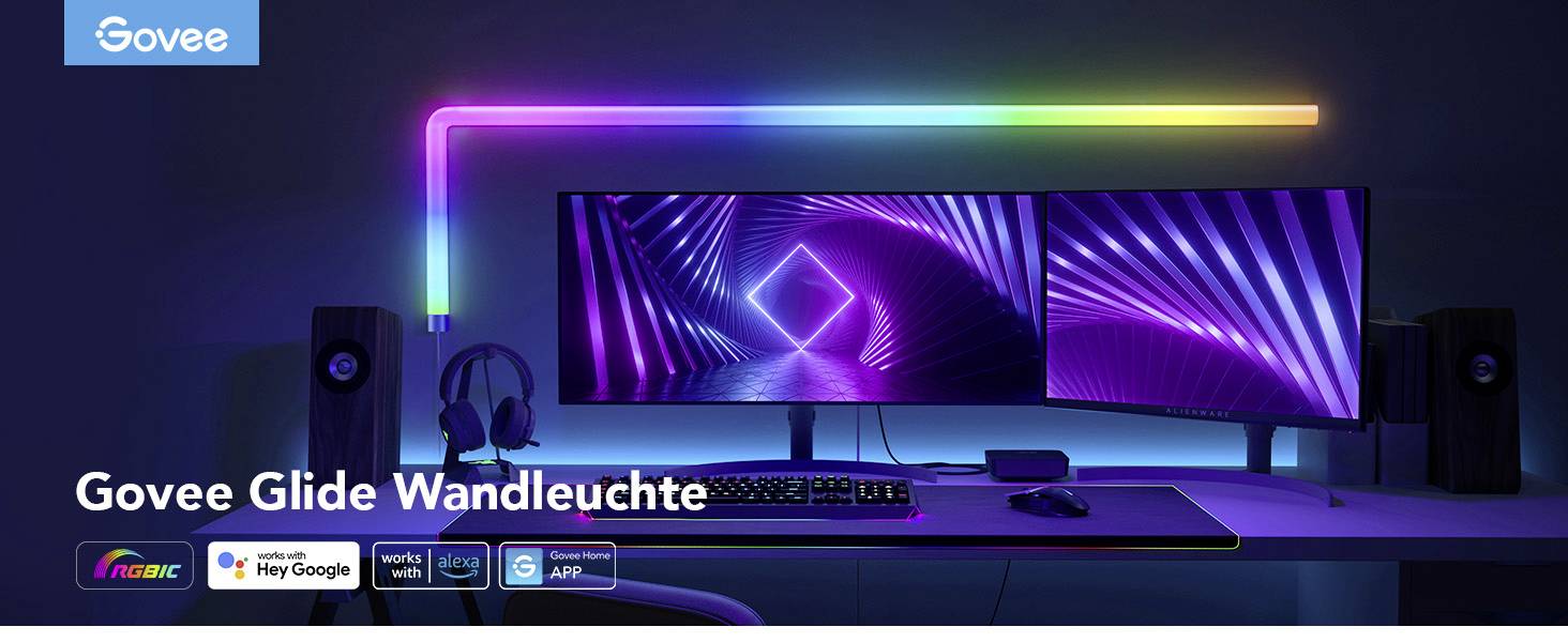Ein Computerarbeitsplatz mit zwei Monitoren, beleuchtet von farbwechselnden LED-Lichtleisten. Text: 'Govee Glide Wandleuchte'.