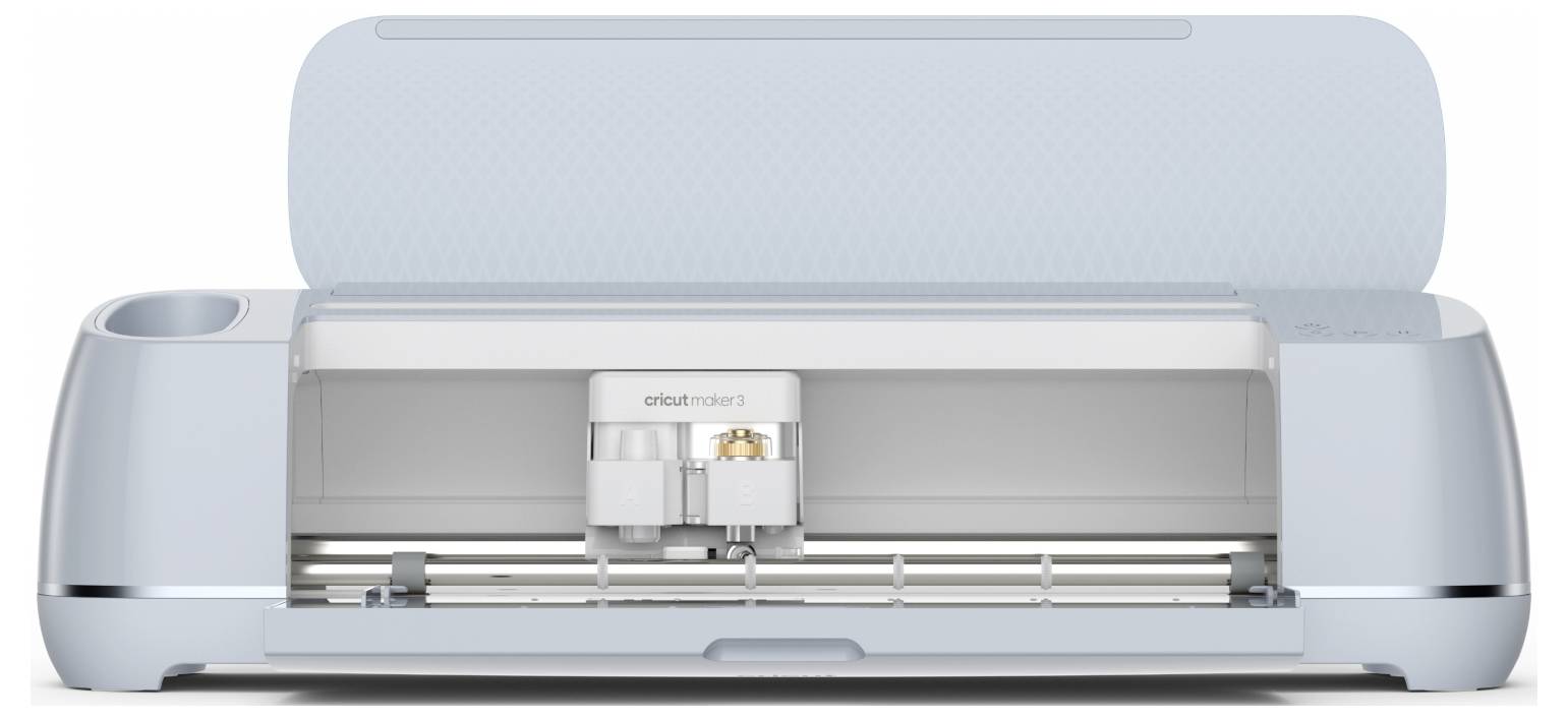 Ein elektronisches Schneidegerät mit offenem Deckel zeigt die Schneideklinge und Walzen, geeignet für präzises Basteln und Designarbeiten.