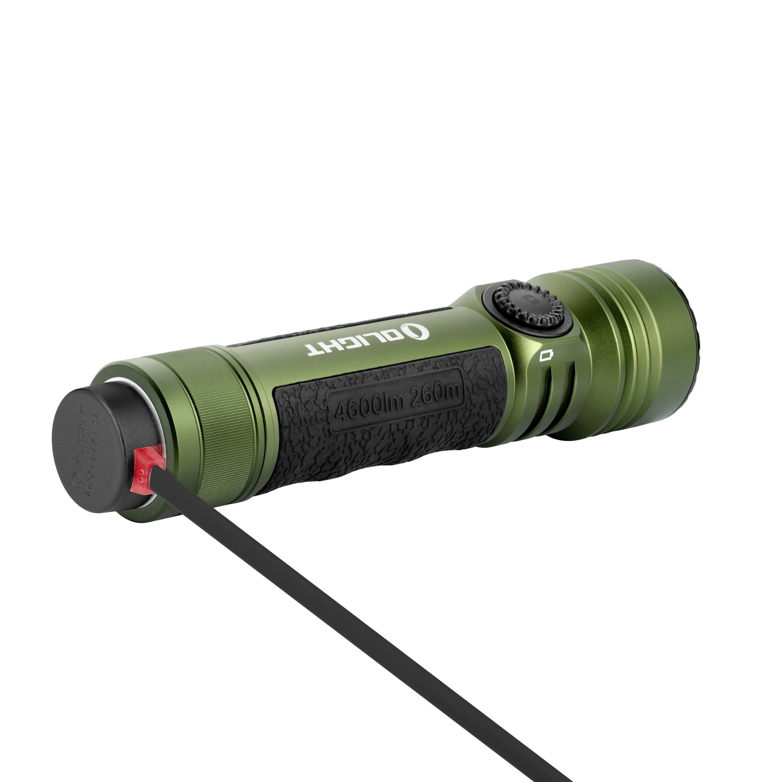 Taschenlampe mit grünem Gehäuse, liegt auf der Seite. Sie hat einen großen, schwarzen Endknopf und diverse Kontrollelemente.