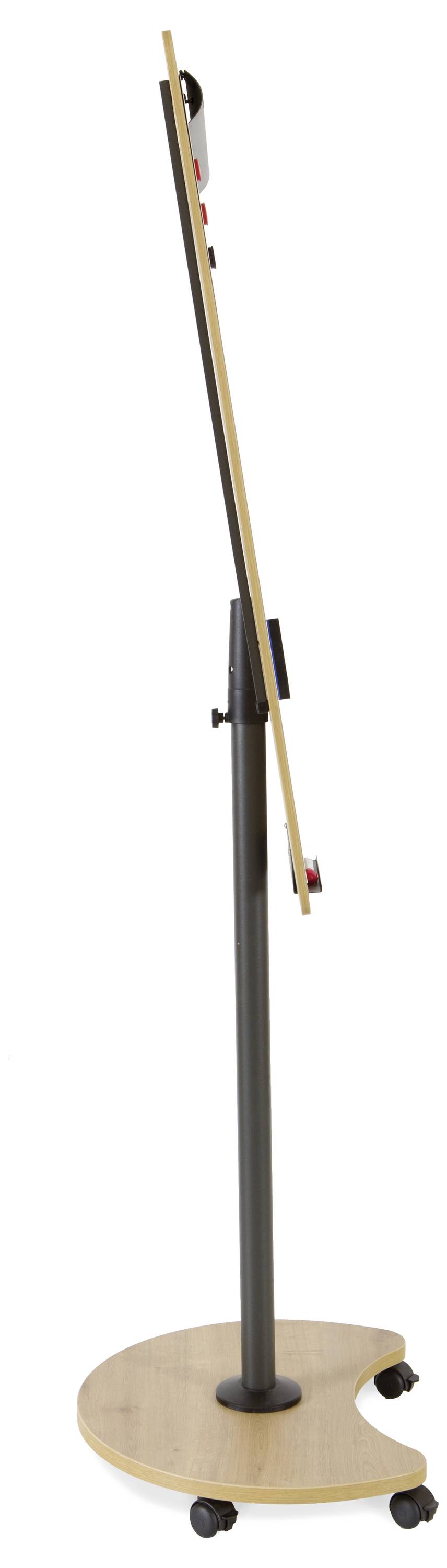 Tafel auf einem höhenverstellbaren, mobilen Ständer mit Rollen, seitlich gesehen. Geeignet für Präsentationen und Schulungen.