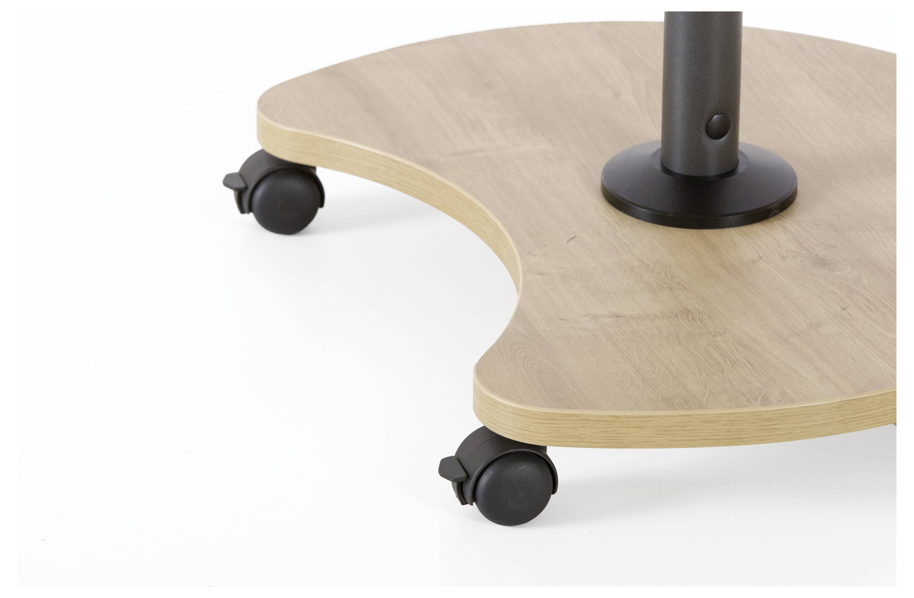 Holzplatte mit dunklem Standrohr und schwarzem Sockel. Vier schwarze Rollen sind an der Unterseite angebracht.