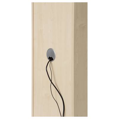 Holzmöbel mit hellbrauner Oberfläche, an denen ein Stromkabel aus einer runden Metallbuchse herausführt.