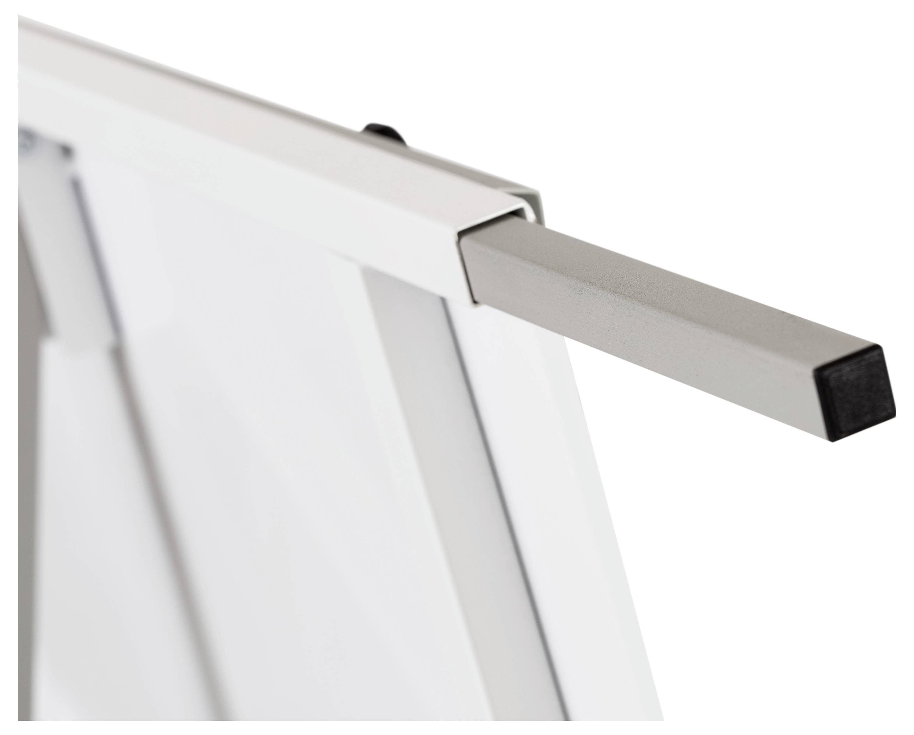 Ein ausziehbarer Metallarm an einem weißen Rahmen, wahrscheinlich als Stütze oder zur Stabilisierung eines Objekts.