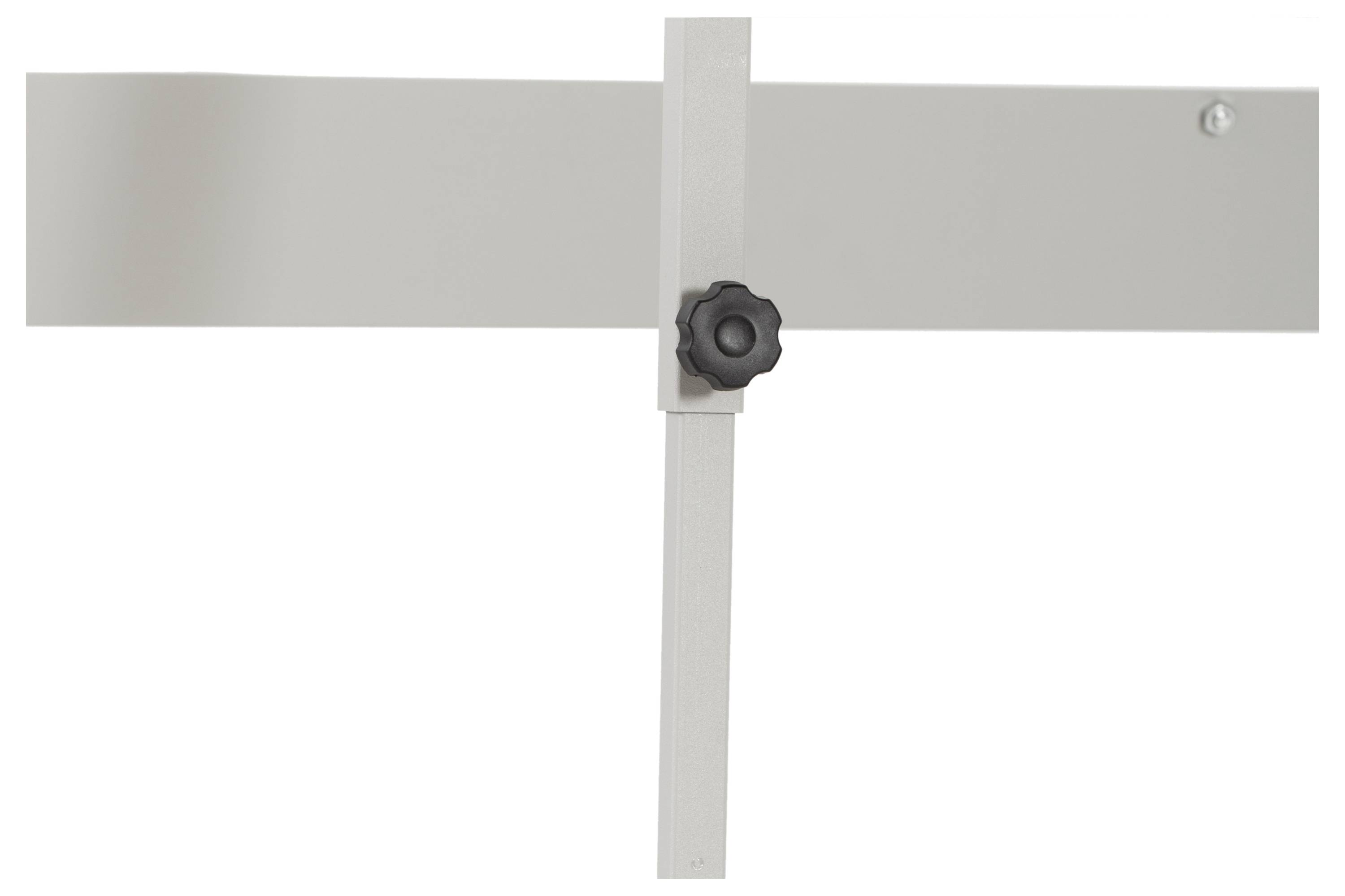 Graues Metallobjekt mit langer horizontaler Leiste und kürzerer vertikaler Einstellleiste, befestigt durch einen schwarzen Drehknopf.