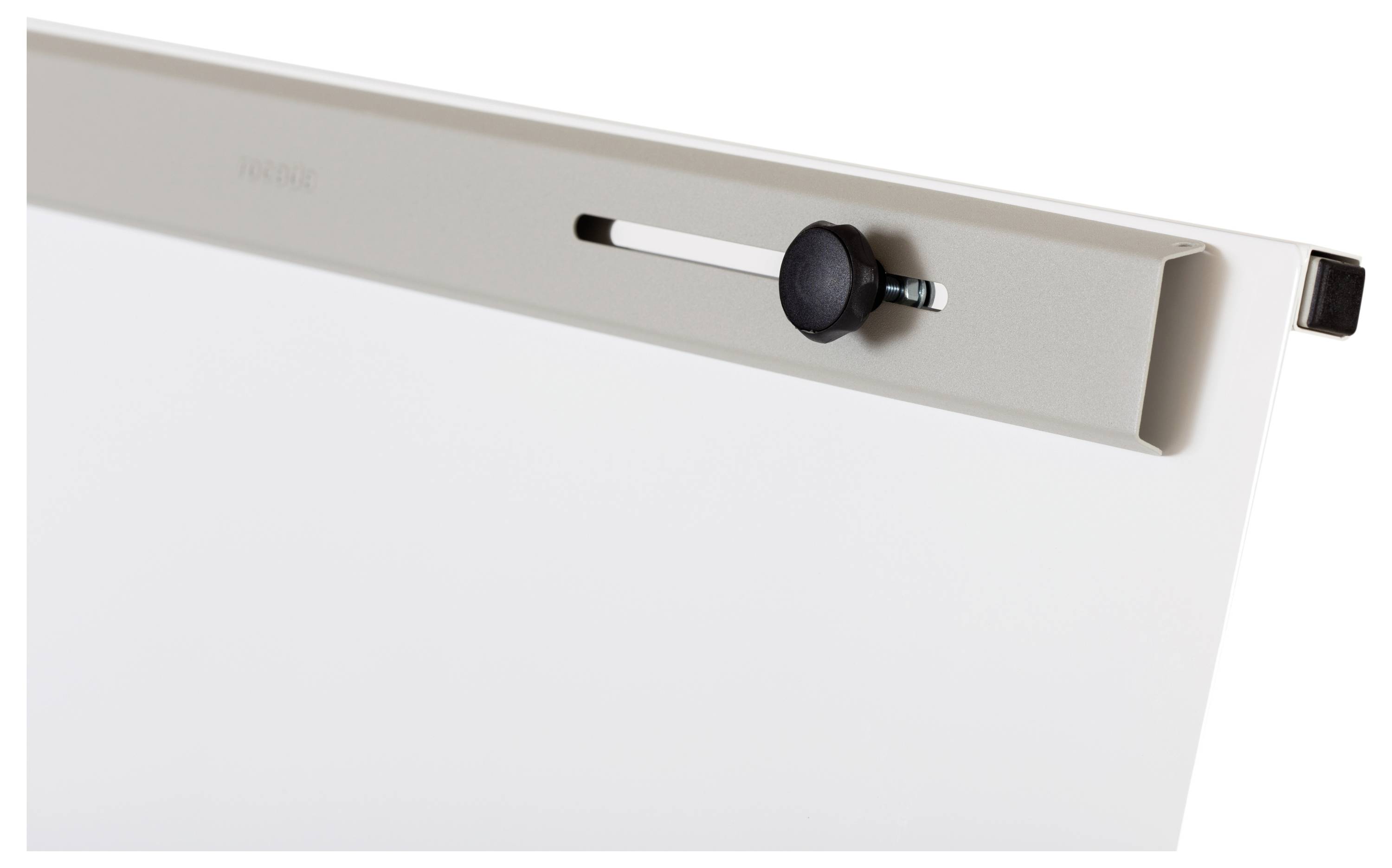 Weiße Tafel mit einem schwarzen Drehknopf oben rechts, der einen Schiebemechanismus auf einer metallischen Leiste bewegt.