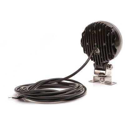 Ein runder LED-Scheinwerfer mit Kühlrippen auf der Rückseite und einem langen Kabel, montiert auf einem verstellbaren Metallhalter.