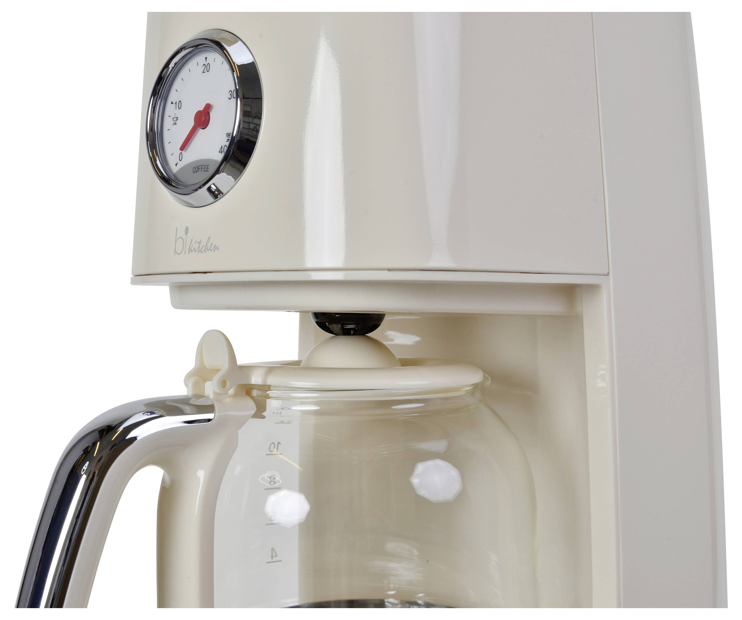 Nahaufnahme einer weißen Kaffeemaschine mit einer Glaskanne und einem analogen Thermometer an der Vorderseite.