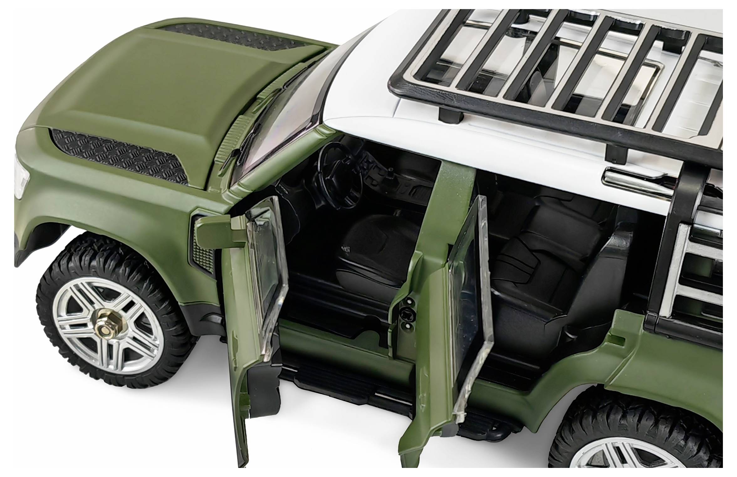 Grünes Spielzeugauto im Offroad-Stil mit geöffneten Türen, schwarzem Dachträger und detaillierten Felgen.