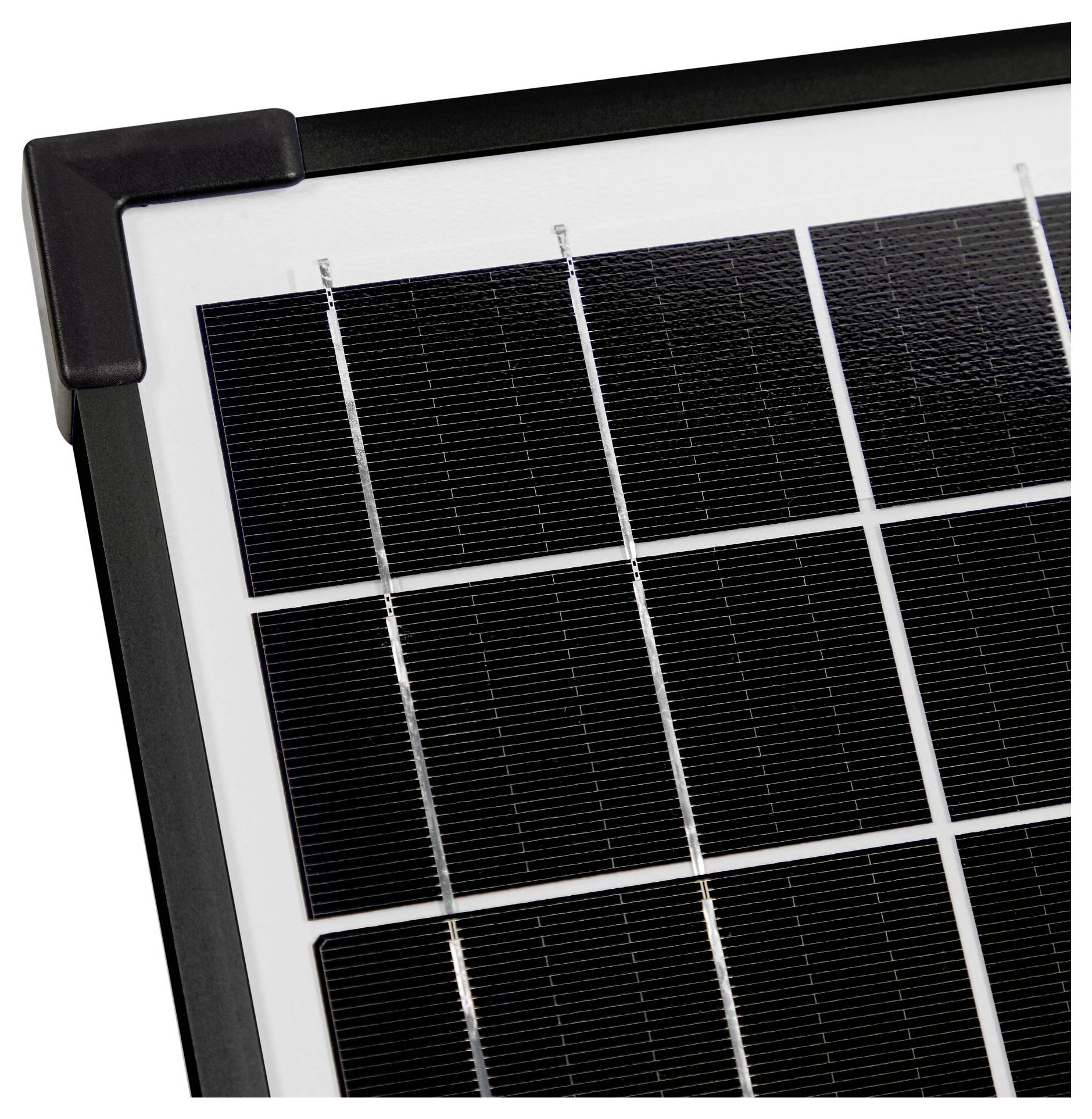 Nahaufnahme eines Solarmoduls mit sichtbaren Photovoltaikzellen und schwarzem Rahmen in der Ecke, zeigt Struktur und Design.