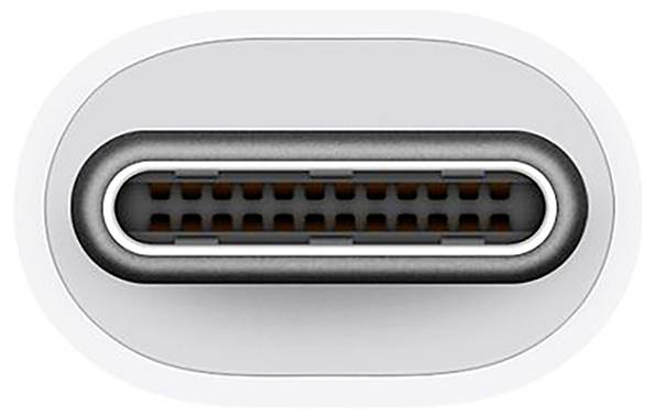 Ein USB-C-Anschluss, der zum Laden und Datentransfer bei modernen elektronischen Geräten verwendet wird.