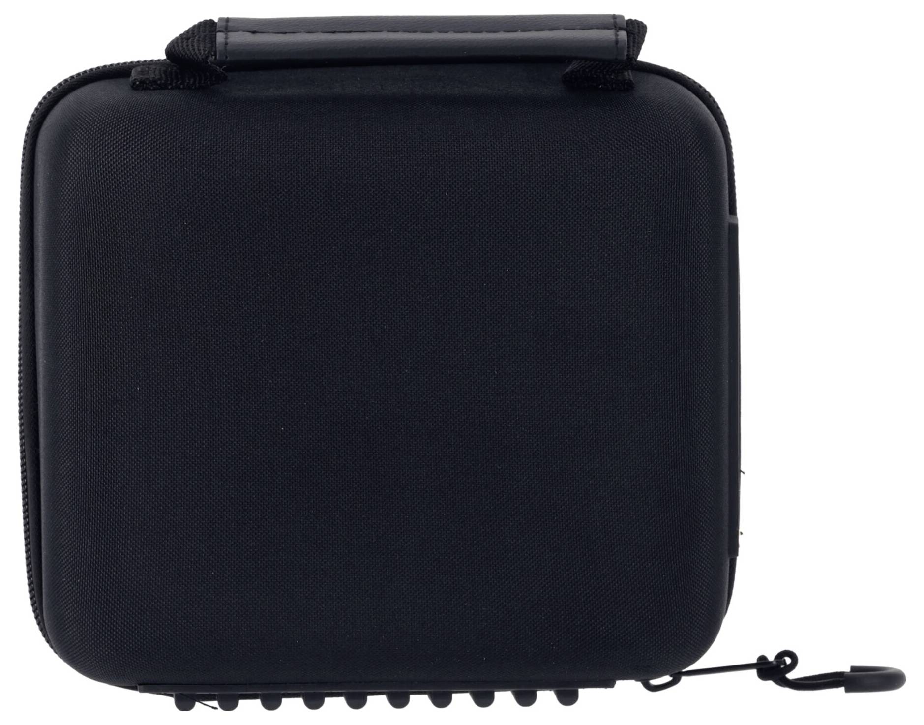 Eine schwarze, rechteckige Tasche mit Griff und Reißverschluss. An der Seite ist ein kleiner Haken befestigt.