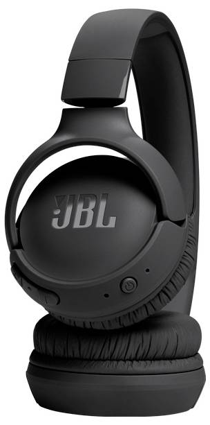 Ein schwarzer, kabelloser Kopfhörer mit JBL-Logo, sichtbar in einer seitlichen Ansicht.