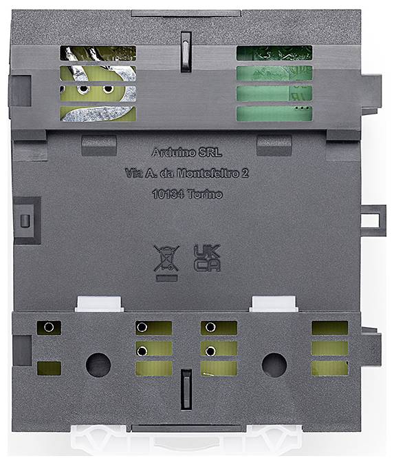 Rückseite eines elektronischen Geräts mit Beschriftung 'Arduino SRL' und Adresse, diverse elektrische Anschlüsse sichtbar.