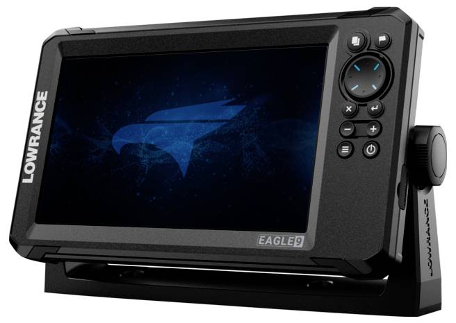 Ein schwarzes Fischfinder-Gerät mit einem Bildschirm zeigt ein stilisiertes Adler-Logo. Rechts sind Bedienknöpfe zur Navigation.