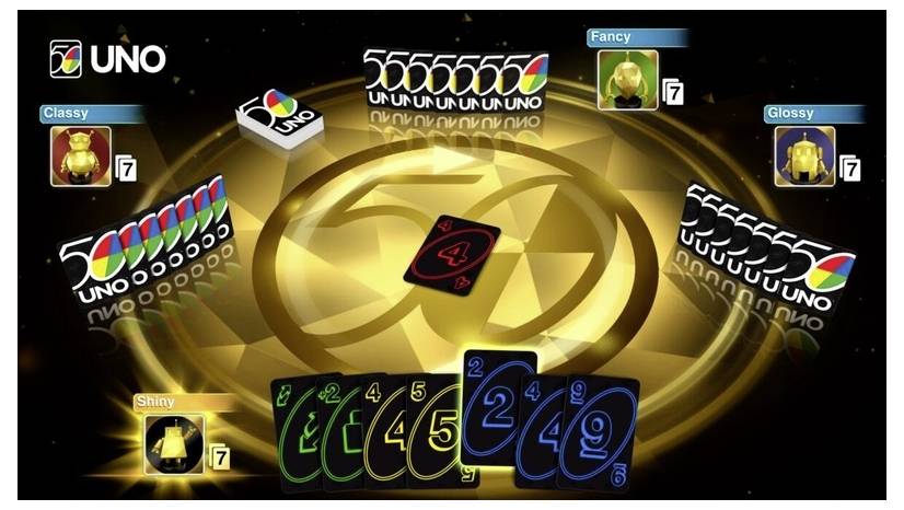 'UNO'-Kartenspiel mit vier Spielern. Jeder Spieler hat sieben Karten. In der Mitte liegt eine rote '4'. Spielnamen: Classy, Shiny, Fancy, Glossy.