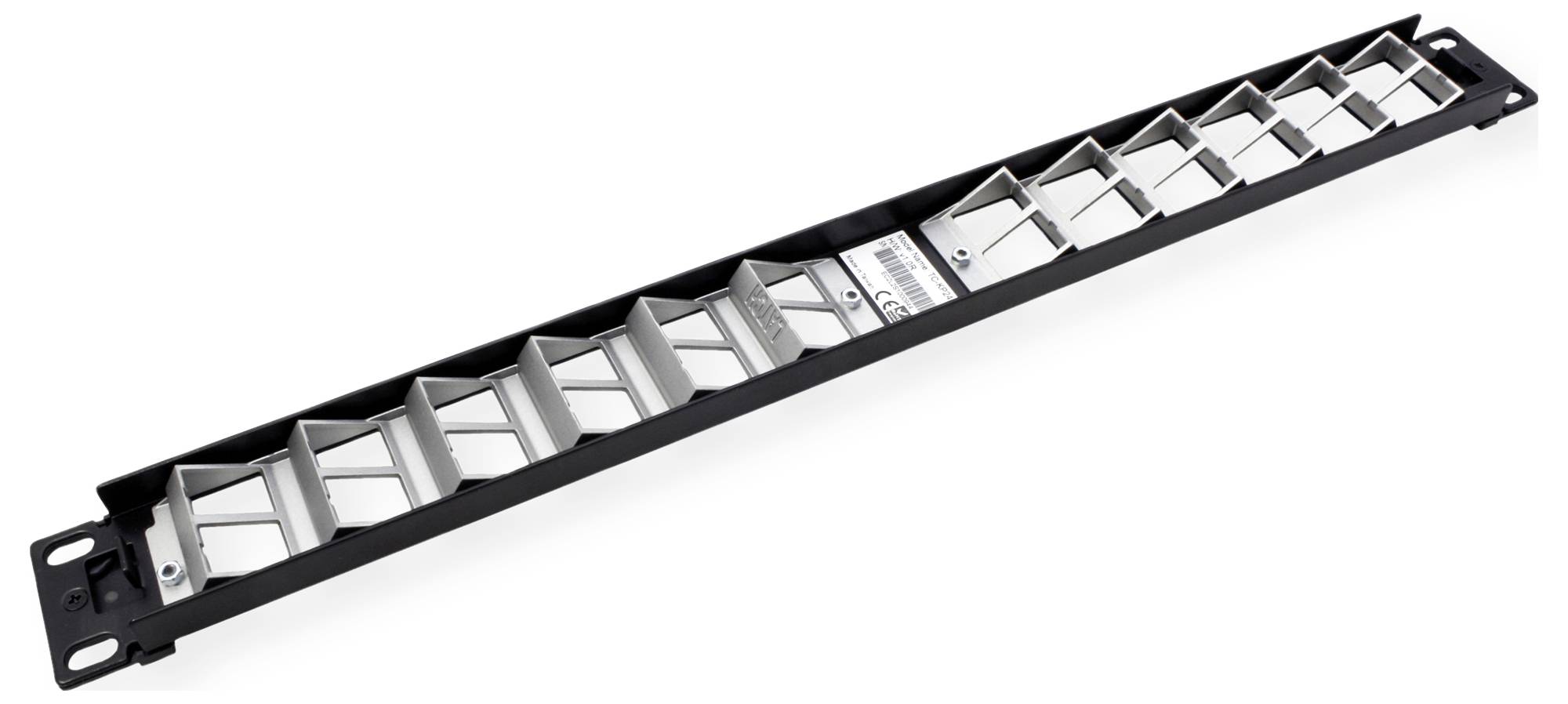 Patchpanel mit 12 Leeranschlüssen für Kabelmanagement in einem Netzwerk-Rack, schwarze Halterung und silberne Kabelhalter.