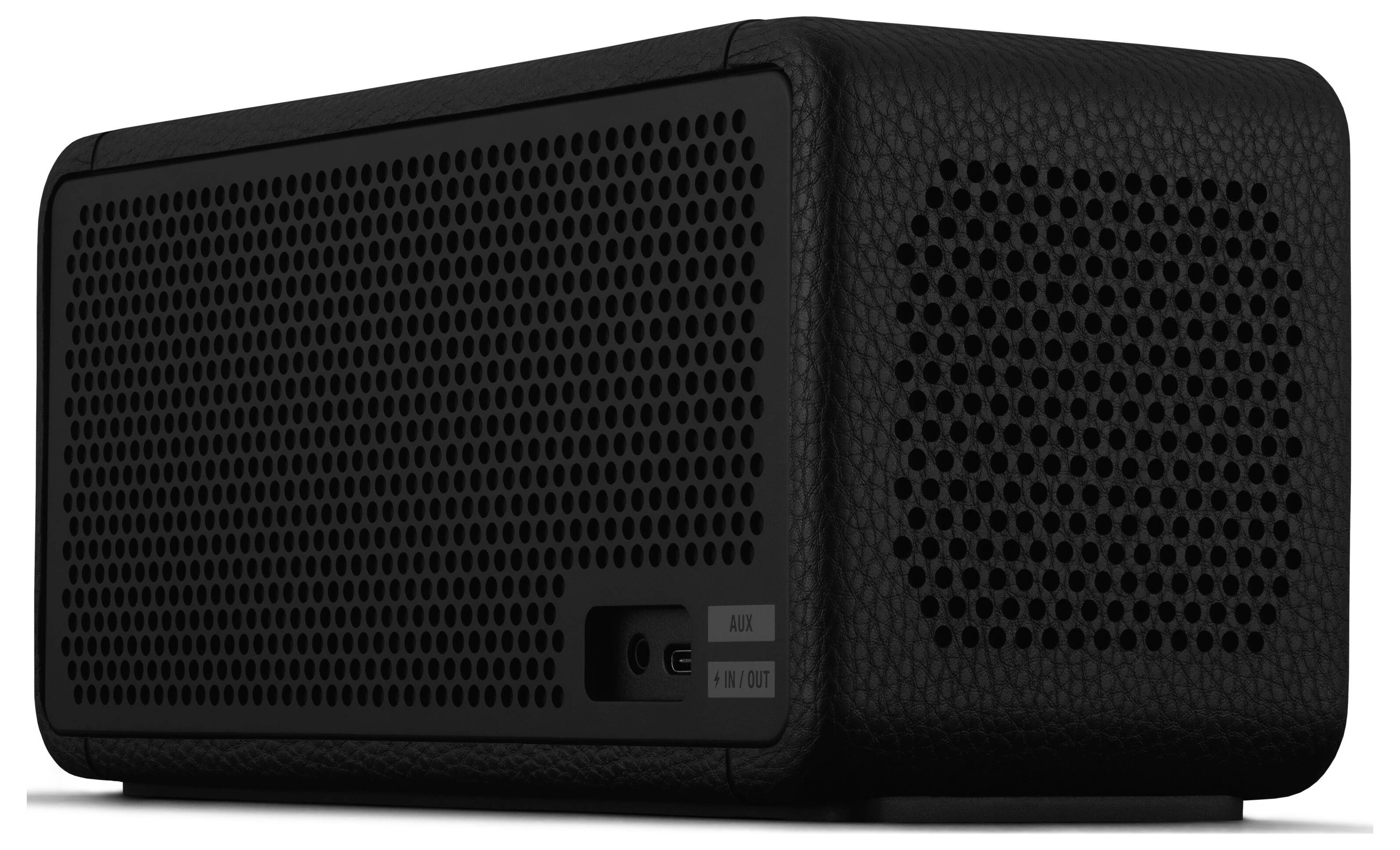 Ein rechteckiger, schwarzer Lautsprecher mit perforiertem Gitter an der Vorderseite und Rückseite, geeignet für kabellose Musikübertragung.
