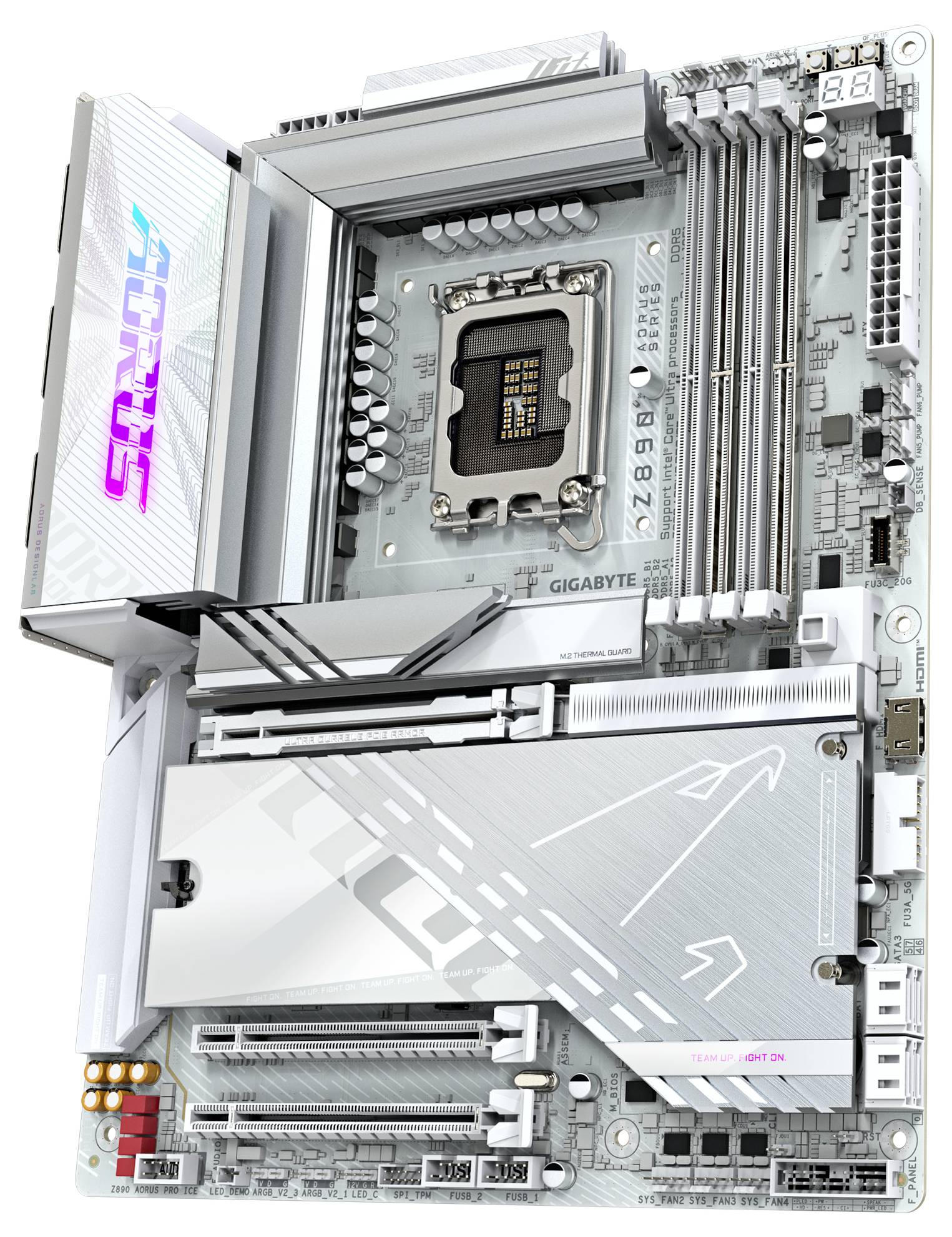 Ein silbernes Motherboard mit LGA1700-Sockel, mehreren RAM-Steckplätzen und Wärmeableitungskomponenten, markiert mit 'AORUS'.
