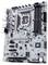 Eine Computer-Mainboard-Platine mit verschiedenen Anschlüssen und Komponenten, einschließlich RAM-Steckplätzen und CPU-Sockel.