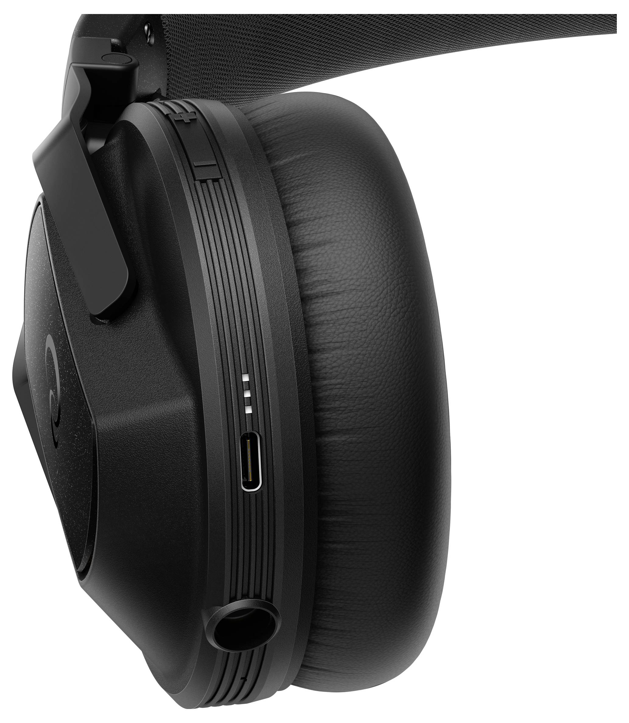 Schwarzer Over-Ear-Kopfhörer von der Seite, mit sichtbarer USB-C-Anschlussbuchse, Lautstärkeregler und Mikrofonöffnung.