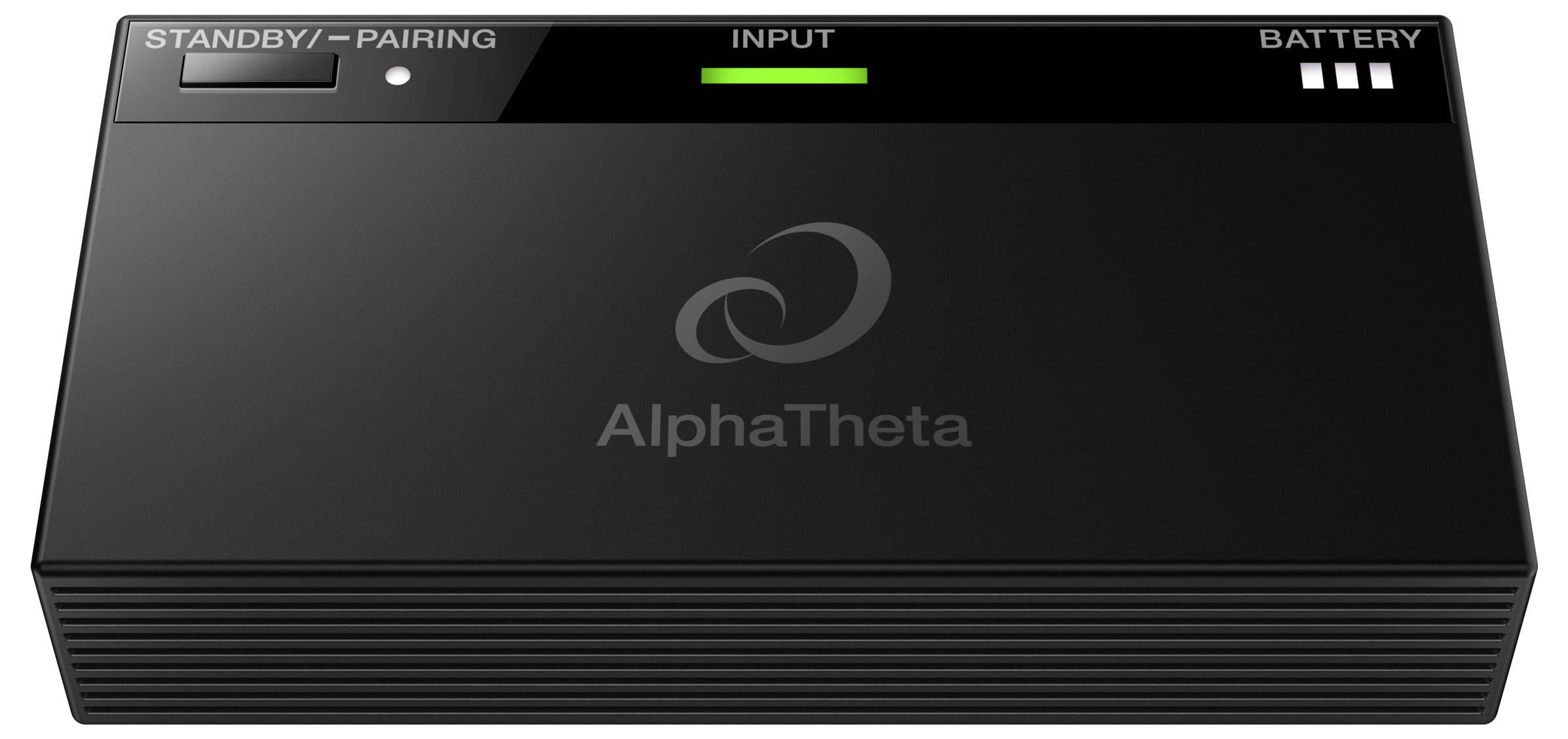 Ein schwarzes elektronisches Gerät mit der Aufschrift 'AlphaTheta'. Oben sind Knöpfe für Standby, Input und eine Batteriestandanzeige.