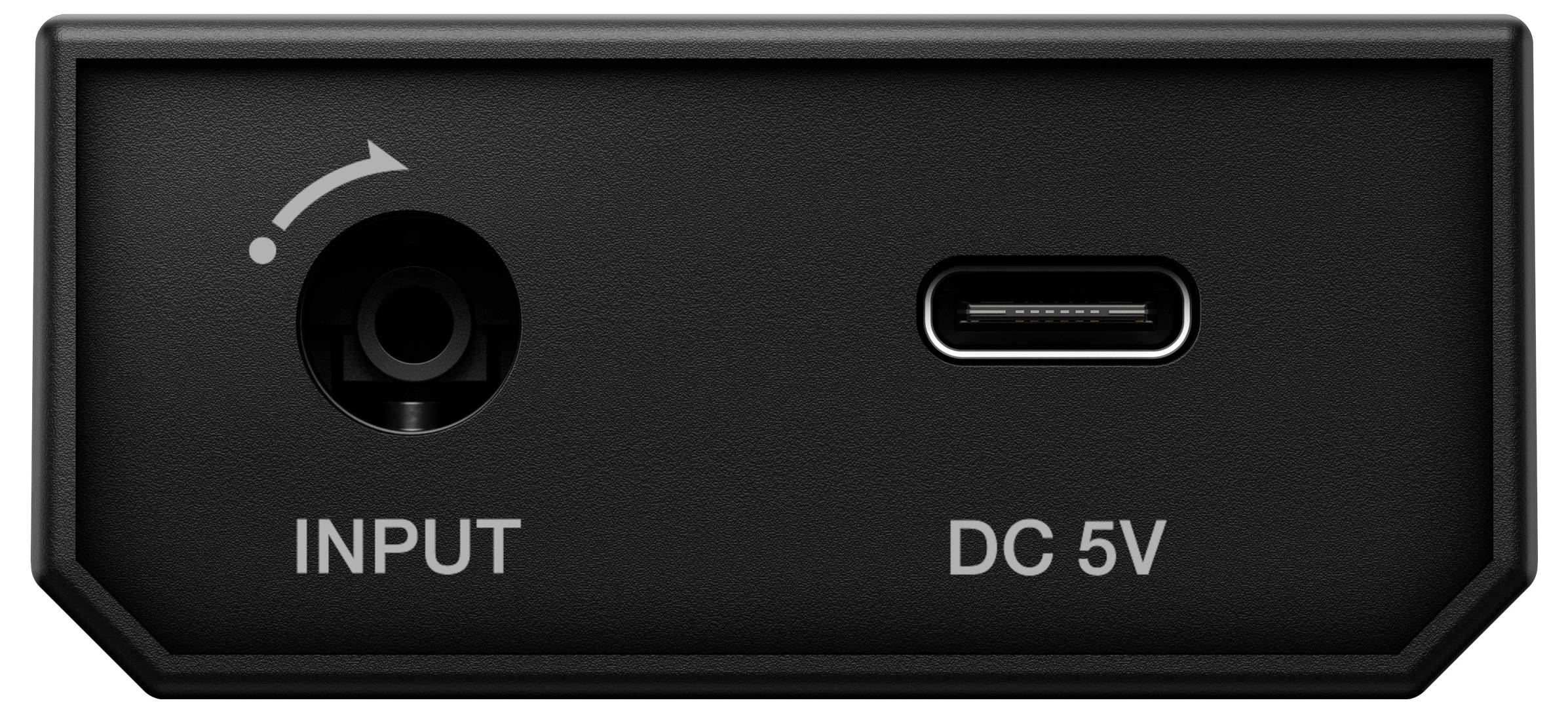 'Input' und 'DC 5V' Anschlüsse auf einem schwarzen Gerät.