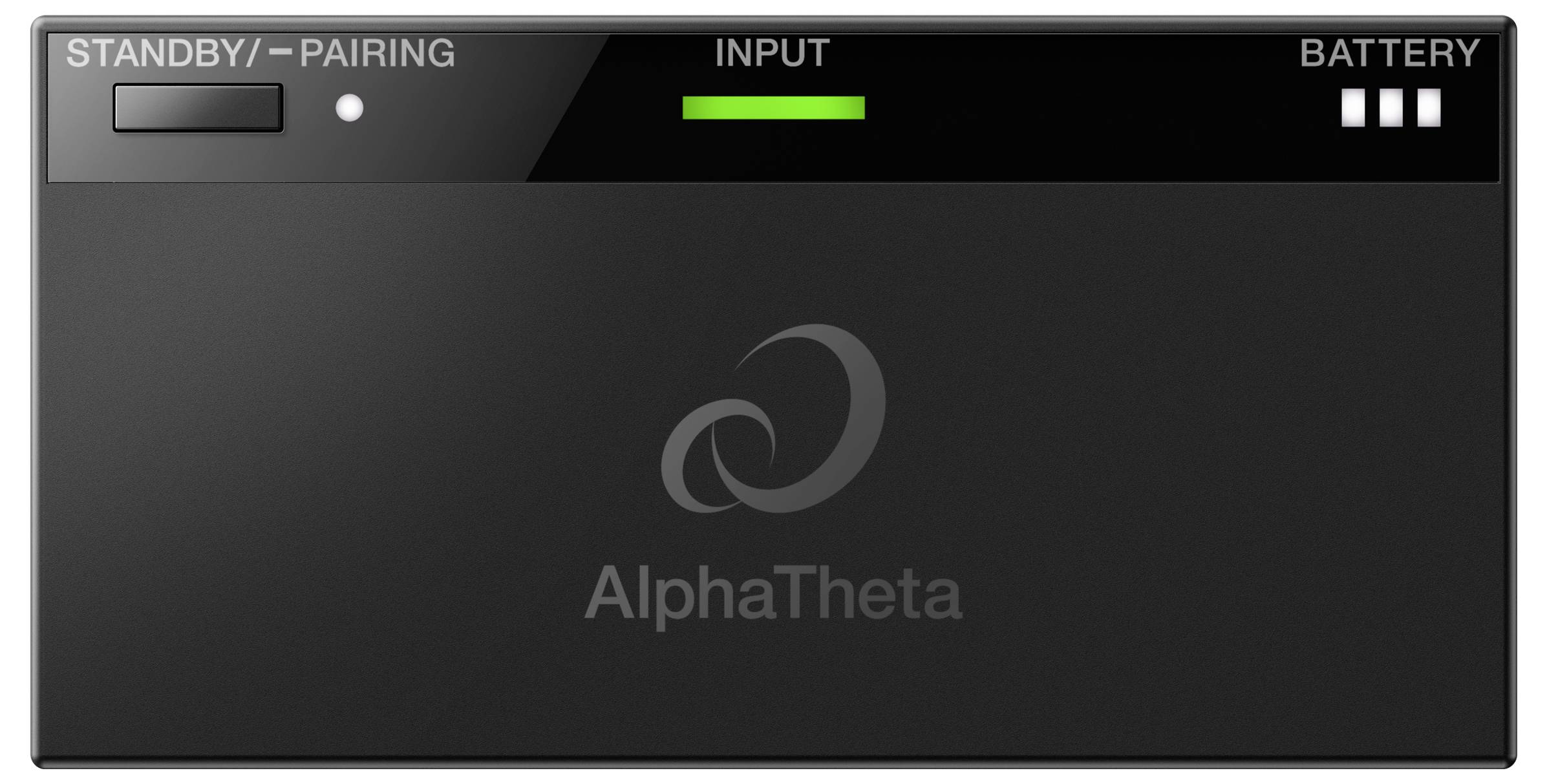 Schwarzer Bluetooth-Audioadapter mit Leuchten für Standby/Pairing, Eingang und Batterieanzeige. Logo von AlphaTheta in der Mitte.
