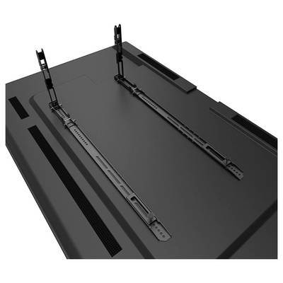 Rückseite eines Flachbildschirms mit zwei angebrachten Halterungen zur Wandmontage.