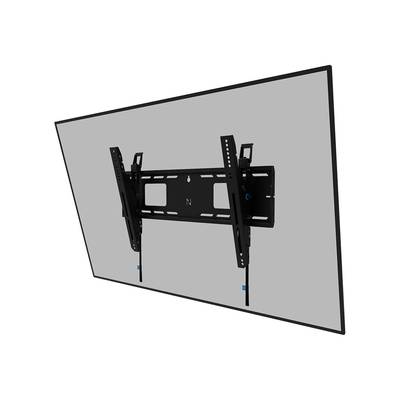 Ein Flachbildfernseher ist mit einer schwarzen, neigbaren Wandhalterung an der Wand montiert.